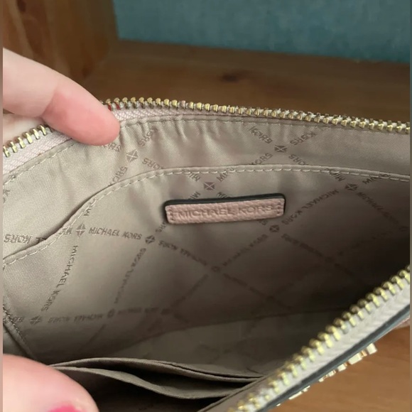 Michael Kors wallet - Picture 2 of 4